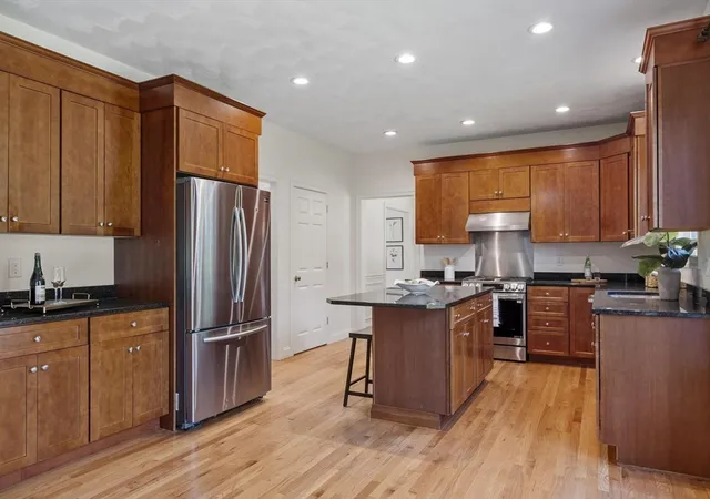 3rd image of 9 Meeting House Circle, Bedford, MA 01730 | MLS# 73533427