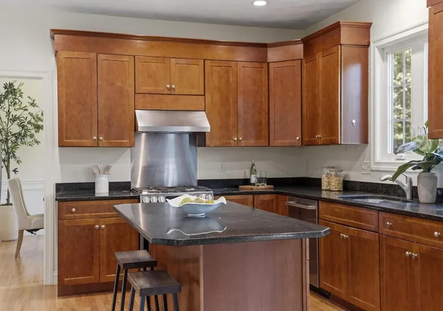 5th image of 9 Meeting House Circle, Bedford, MA 01730 | MLS# 73533427
