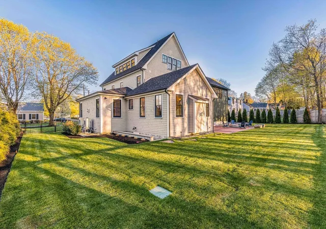 3rd image of 12 Roosevelt Pl, Newburyport, MA 01950 | MLS# 73512846