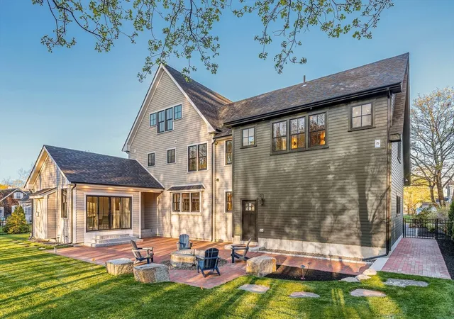 41st image of 12 Roosevelt Pl, Newburyport, MA 01950 | MLS# 73512846
