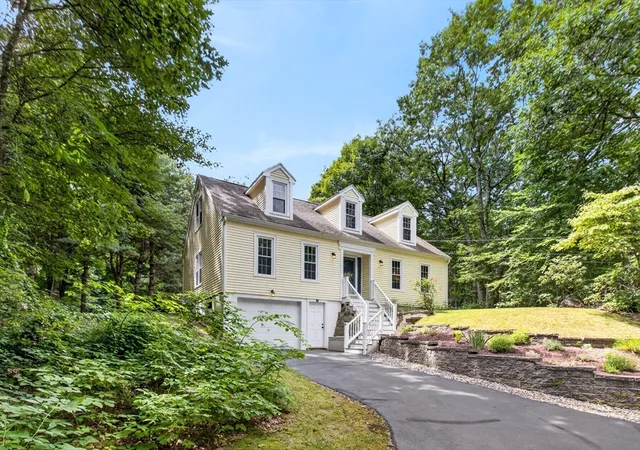 Photo 3 of Single family home for sale at 81 Moon Hl Rd, Northbridge, MA 01534 | MLS# 73563666 | Listing updated on 2026-08-29