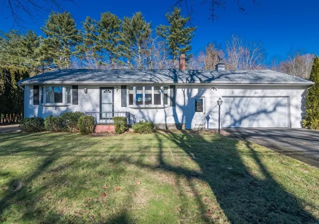 Homes for sale in Greenfield, MA | 27 Lunt Dr, Greenfield, MA 01301 | MLS# 73459209