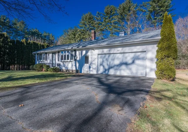 Homes for sale in Greenfield, MA | 27 Lunt Dr, Greenfield, MA 01301 | MLS# 73459209