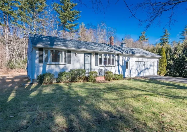 Homes for sale in Greenfield, MA | 27 Lunt Dr, Greenfield, MA 01301 | MLS# 73459209