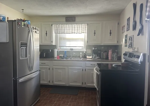 3rd image of 387 Mendon Rd, Attleboro, MA 02703 | MLS# 73558105