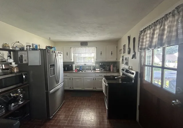 4th image of 387 Mendon Rd, Attleboro, MA 02703 | MLS# 73558105