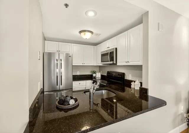 Homes for sale in Cambridge, MA | 8 Museum Way #1902, Cambridge, MA 02141 | MLS# 73546309