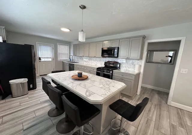 3rd image of 36 Lexington Ave, Cambridge, MA 02136