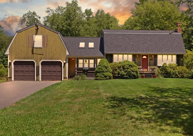 37th image of 258 Warren St W, Raynham, MA 02767 | MLS# 73552435