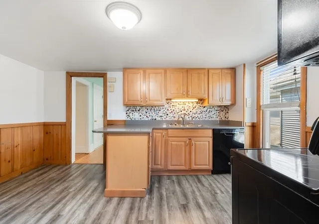 Listing Photo 4 - Condo for sale in building located at 64 Cleveland St, Melrose, MA 02176