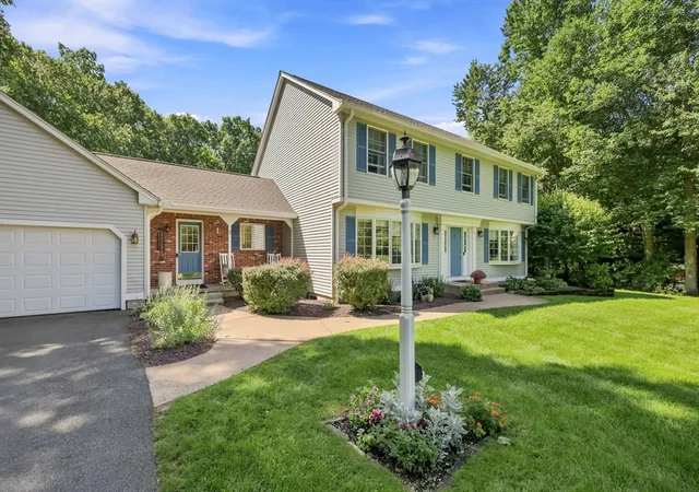 3rd image of 7 Deer Run Dr, Wilbraham, MA 01095 | MLS# 73564893