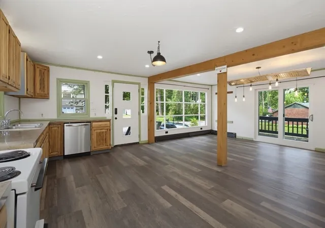 Homes for sale in Bellingham, MA | 71 Box Pond Dr, Bellingham, MA 02019 | MLS# 73545197