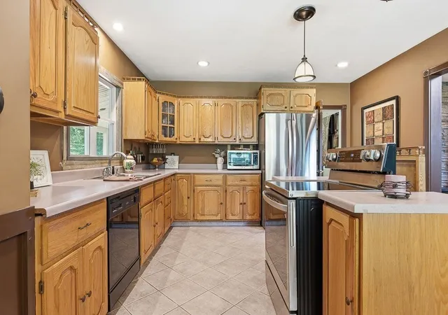Homes for sale in Sutton, MA | 227 Eight Lots Rd, Sutton, MA 01590 | MLS# 73538189