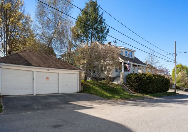 Photo 3 of Sale Pending at 35 Boardman St, Worcester, MA 01606 | MLS# 73508874 | Listing updated on 2026-06-23