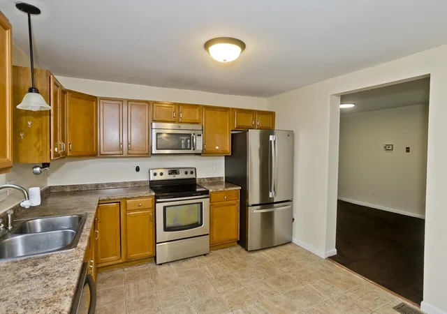 5th image of 15 Bridge St, Monson, MA 01057 | MLS# 73564687