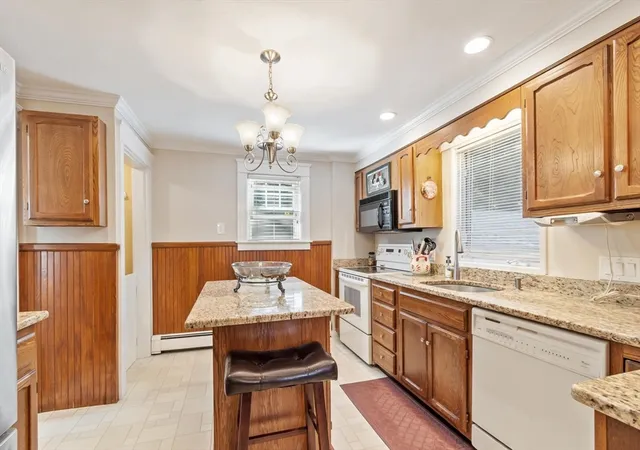 3rd image of 29 South St, Shrewsbury, MA 01545 | MLS# 73537486