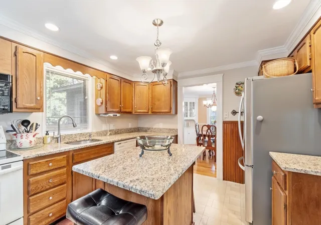 4th image of 29 South St, Shrewsbury, MA 01545 | MLS# 73537486