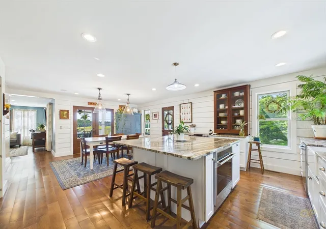 4th image of 351 County Rd, Rochester, MA 02770 | MLS# 73545925