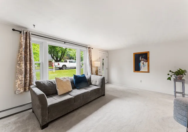 4th image of 65 Janet Cir, Shrewsbury, MA 01545 | MLS# 73540915