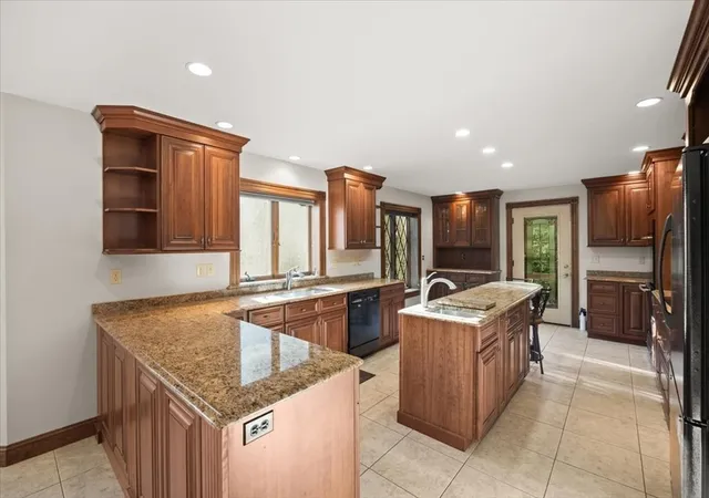 2nd image of 7 Sears Island Dr, Lakeville, MA 02347 | MLS# 73537378