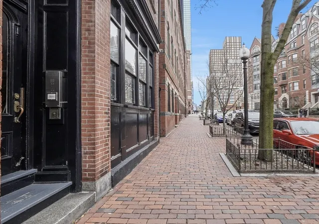 2nd image of 70 Clarendon St, Boston, MA 02116