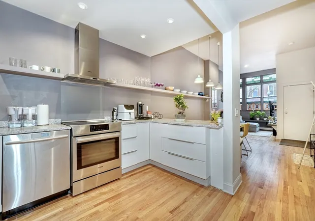 4th image of 70 Clarendon St #A, Boston, MA 02116 | MLS# 73557211