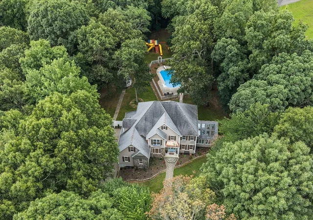 2nd image of 4 Iroquois Ln, Wilbraham, MA 01095 | MLS# 73567446