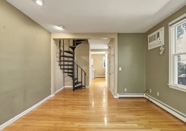 3rd image of 127 Kilsyth Rd #3, Brighton, MA 02135 | MLS# 73556436