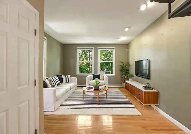 5th image of 127 Kilsyth Rd #3, Brighton, MA 02135 | MLS# 73556436