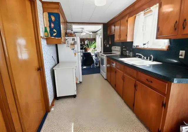 4th image of 22 3Rd Street, Westport, MA 02790 | MLS# 73548796