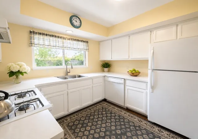 Homes for sale in Stoughton, MA | 91 Rosewood Dr #91, Stoughton, MA 02072 | MLS# 73528953