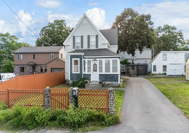 1st image of 10 Grant, Dracut, MA 01826 | MLS# 73542912