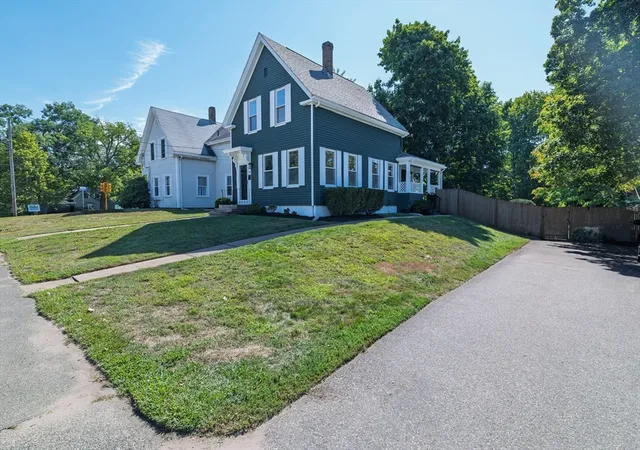 Photo 2 of Single family home for sale at 107 E Water Street, Rockland, MA 02370 | MLS# 73569329 | Listing updated on 2026-10-03