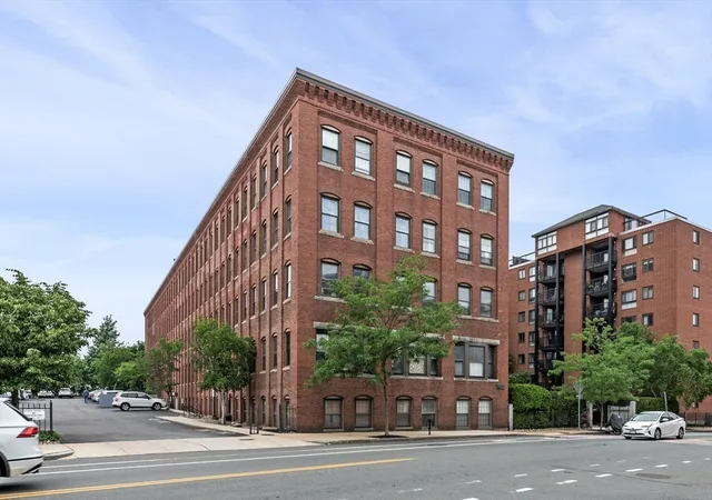 2nd image of 50 Rantoul St, Beverly, MA 01915