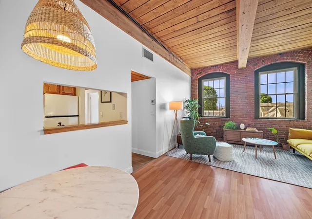 4th image of 50 Rantoul St, Beverly, MA 01915