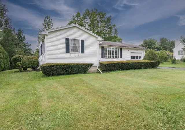 2nd image of 90 Columbia Dr, Amherst, MA 01002 | MLS# 73565534