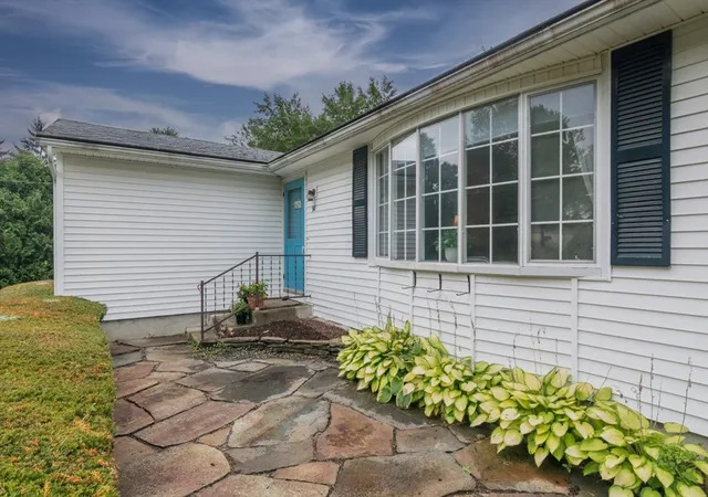 3rd image of 90 Columbia Dr, Amherst, MA 01002 | MLS# 73565534