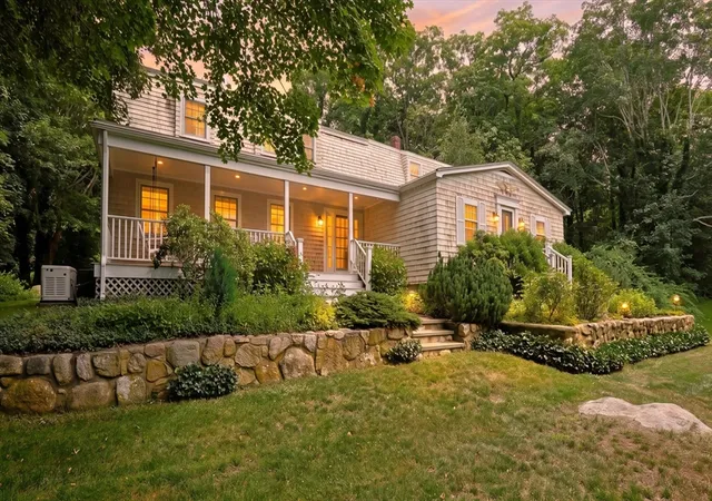 1st image of 621 W Falmouth Hwy, Falmouth, MA 02540 | MLS# 73552518