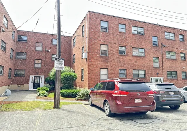 4th image of 101 Nahant St #3, Lynn, MA 01902 | MLS# 73542708