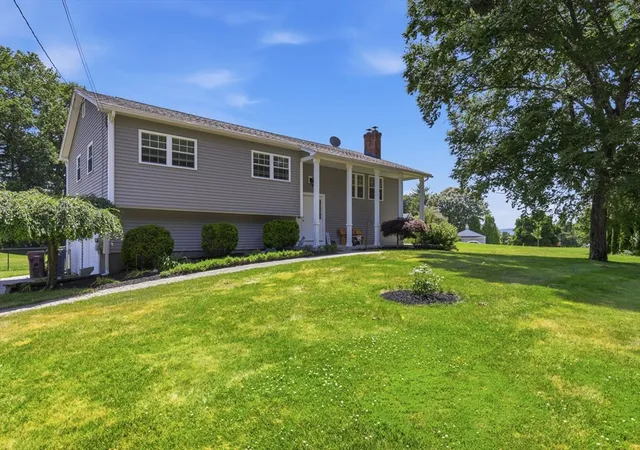 3rd image of 83 Eastwood Dr, Westfield, MA 01085 | MLS# 73544984