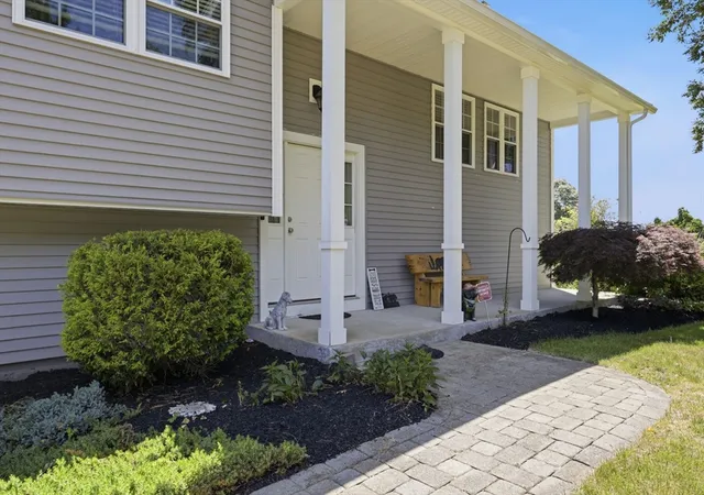 4th image of 83 Eastwood Dr, Westfield, MA 01085 | MLS# 73544984