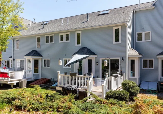 4th image of 35 Pilgrim Vlg Rd, Taunton, MA 02780