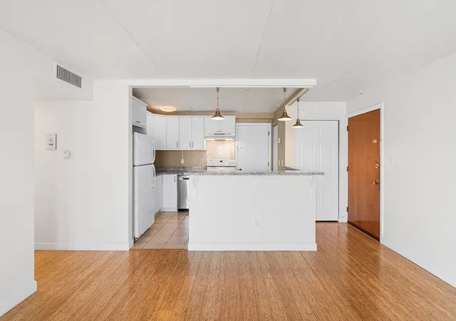 5th image of 53 Melrose St #6F, Melrose, MA 02176 | MLS# 73532328