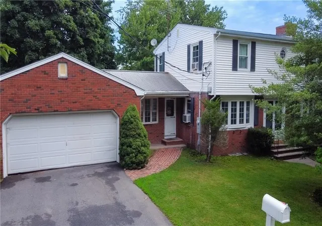 Photo 2 of Single family home for sale at 442 Eastview Ave, Somerset, MA 02726 | MLS# 73549021 | Listing updated on 2026-10-05