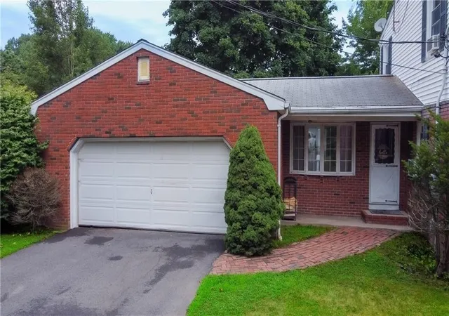 Photo 3 of Single family home for sale at 442 Eastview Ave, Somerset, MA 02726 | MLS# 73549021 | Listing updated on 2026-10-05