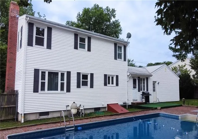 Photo 4 of Single family home for sale at 442 Eastview Ave, Somerset, MA 02726 | MLS# 73549021 | Listing updated on 2026-10-05