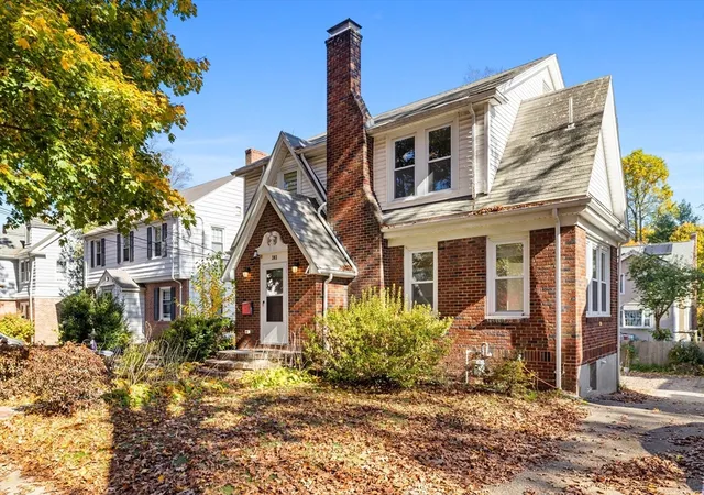 2nd image of 303 Russett Road, Chestnut Hill, MA 02467 | MLS# 73492913