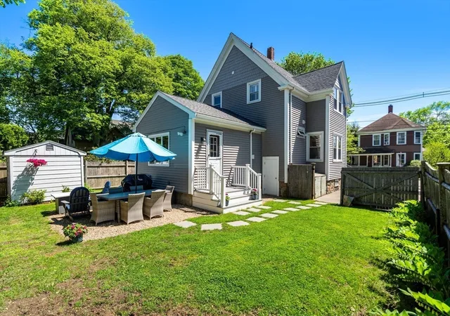2nd image of 8 Lincoln Street, Manchester, MA 01944 | MLS# 73524879
