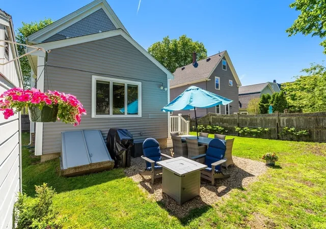 3rd image of 8 Lincoln Street, Manchester, MA 01944 | MLS# 73524879