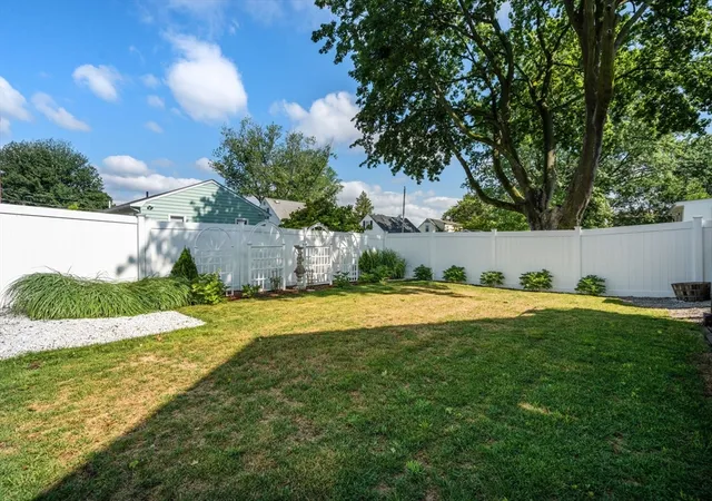 42nd image of 25 Piermont St, Watertown, MA 02472 | MLS# 73547613